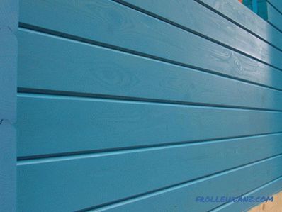 Čím lepšie maľovať drevený dom vonku