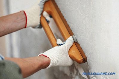 Ako nalepiť korok na stenu