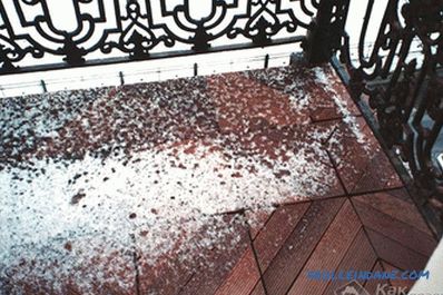 Čo pokryť podlahu na balkóne