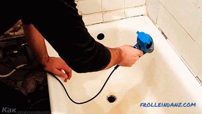 Ako nalepiť keramický obrubník na kúpeľ