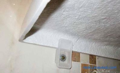 Ako upevniť kúpeľ na stenu