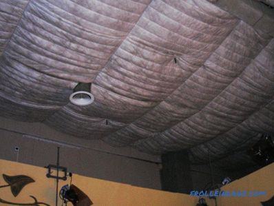 Typy strešných stropov na materiál výroby, konštrukcie a dizajnu + Foto