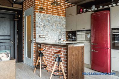 Tehlová stena v interiéri kuchyne