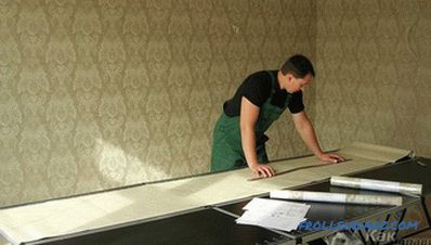 Ako nalepiť vinylovú tapetu na steny a strop (+ fotografie)