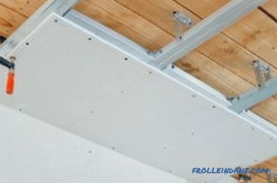 Oprava stropu v drevenom dome vlastnými rukami (foto a video)