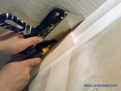 Ako nalepiť tapetu na strop